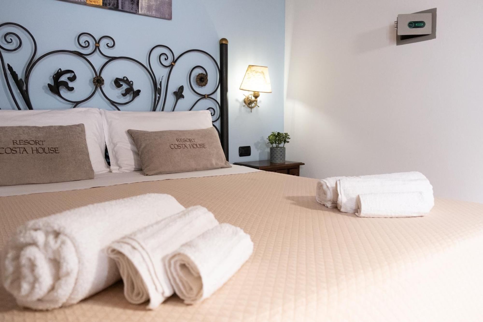 Costa House Farm stay *